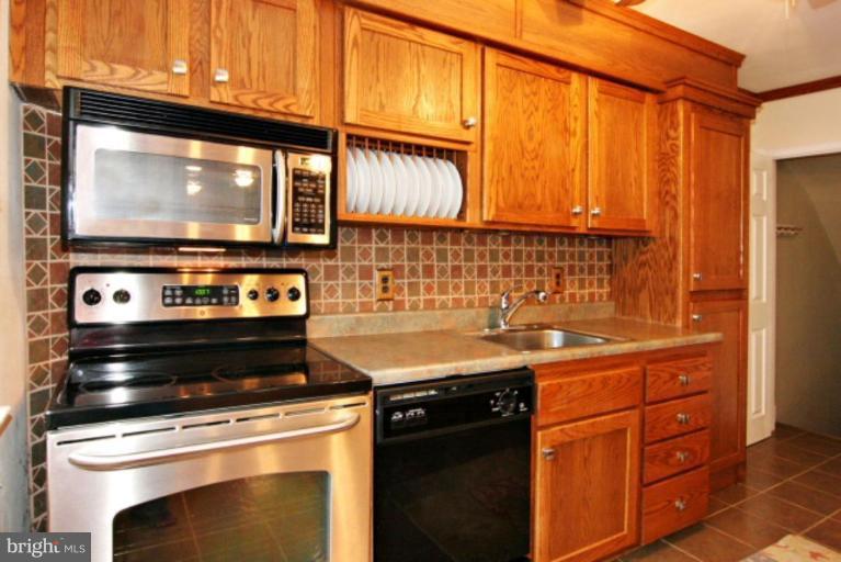 22 Murdock Road Baltimore, MD 21212 - Photo 10 of 19 Kitchen