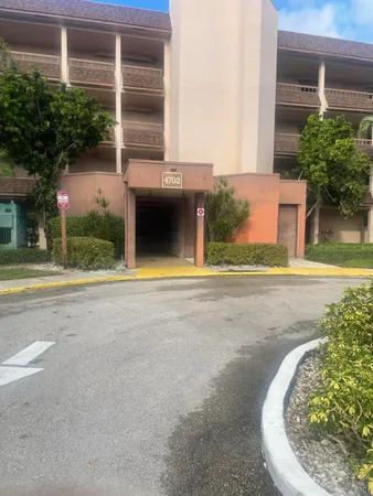 $2,600 | 4702 Fountains Drive South, Unit 207, Lake Worth, FL 33467