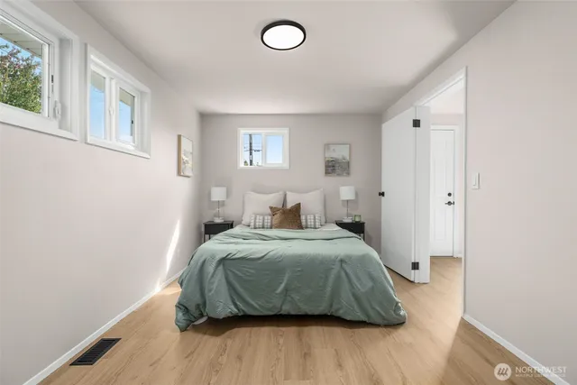 $749,000 | 724 North 104th Street, Seattle, WA 98133