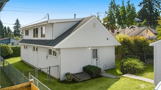 $749,000 | 724 North 104th Street, Seattle, WA 98133