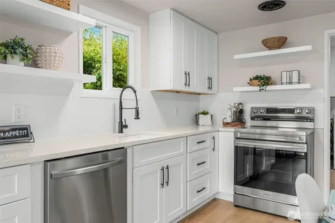 $749,000 | 724 North 104th Street, Seattle, WA 98133