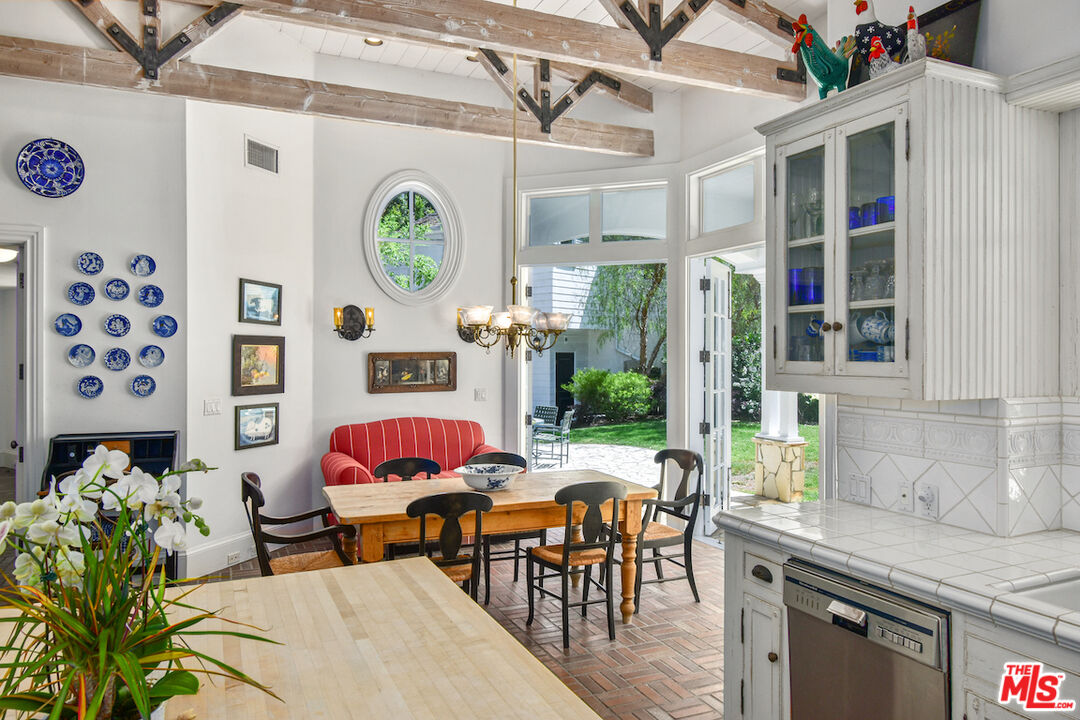 3935 Valley Meadow Road Encino, CA 91436 - Photo 15 of 46