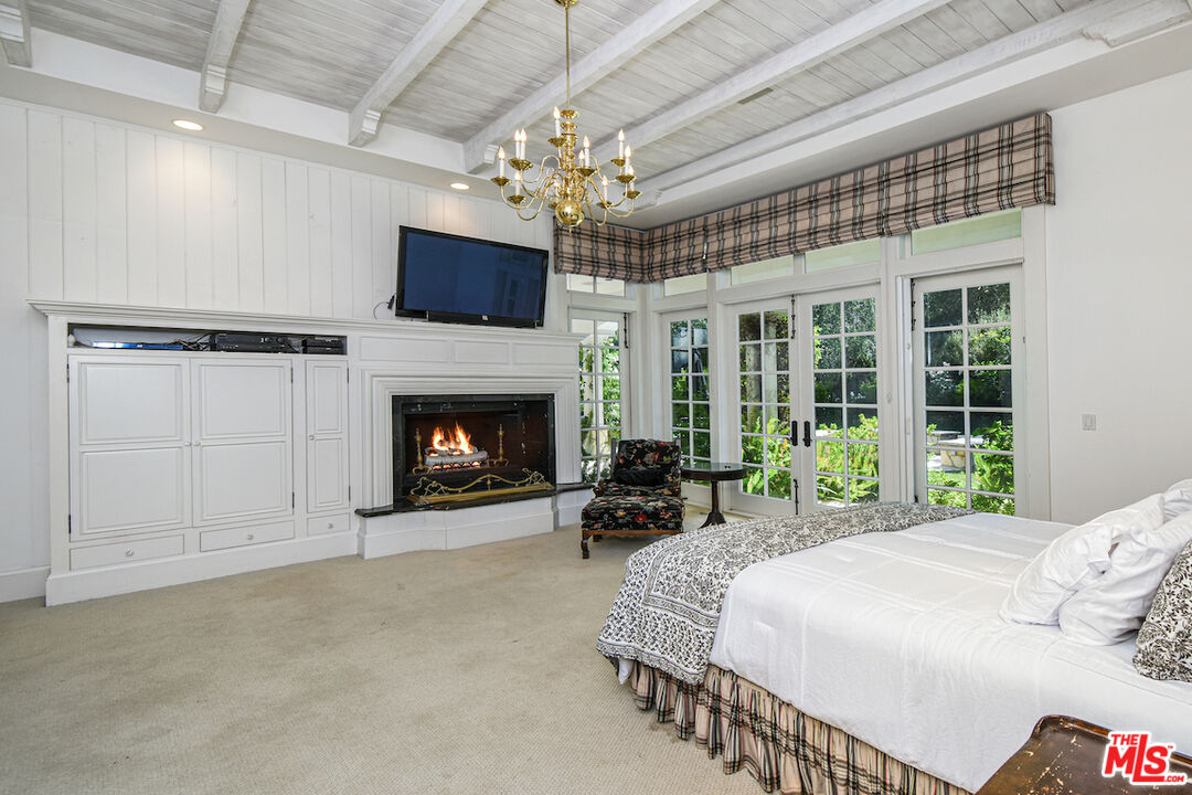 3935 Valley Meadow Road Encino, CA 91436 - Photo 24 of 46