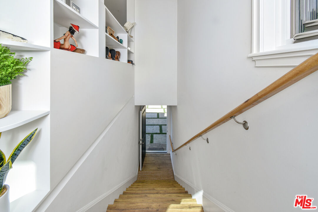 3935 Valley Meadow Road Encino, CA 91436 - Photo 38 of 46