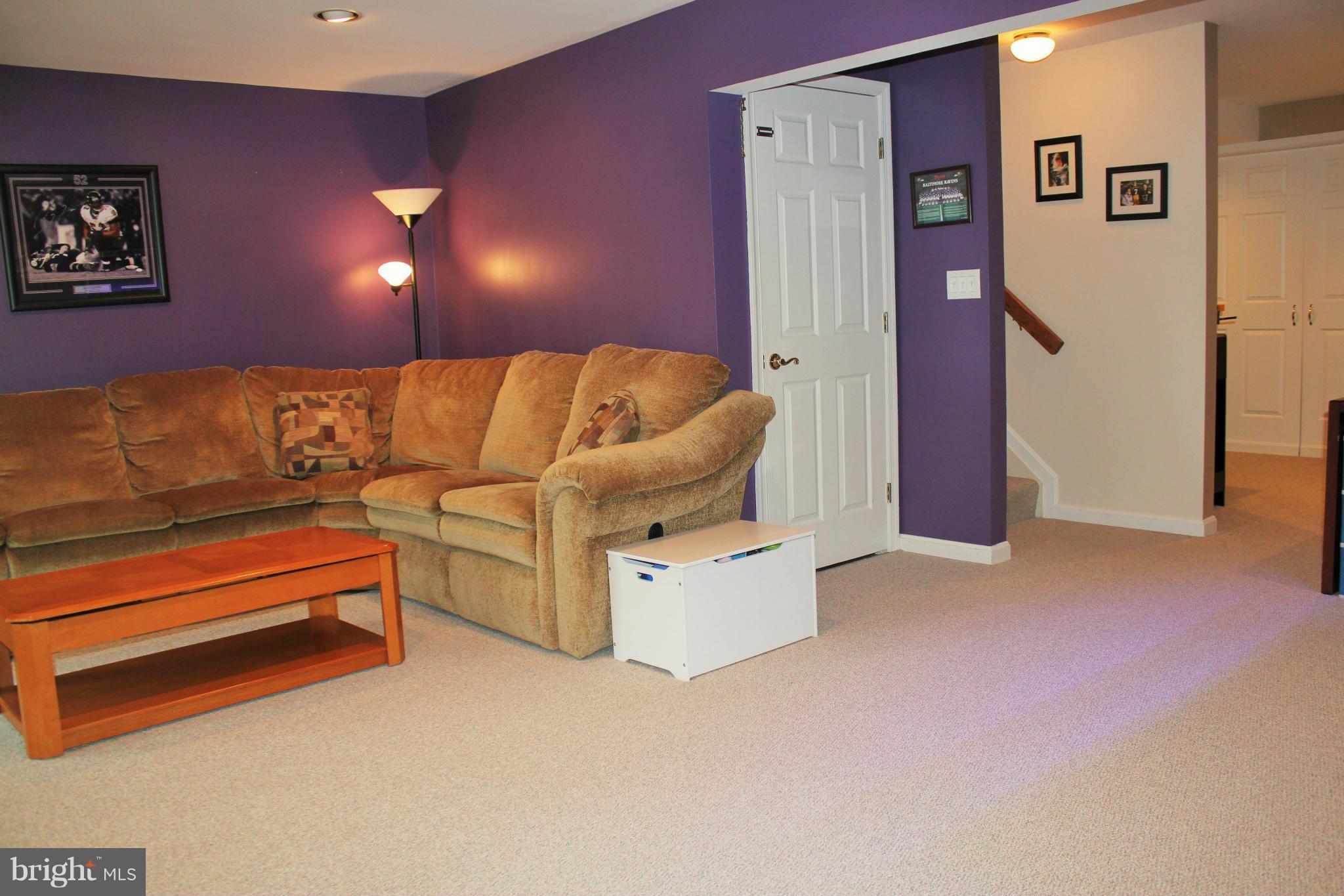 8850 Fox Circle Perry Hall, MD 21128 - Photo 22 of 30 a view of livingroom with furniture and a lamp