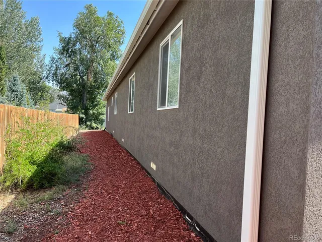 a view of a backyard with plants