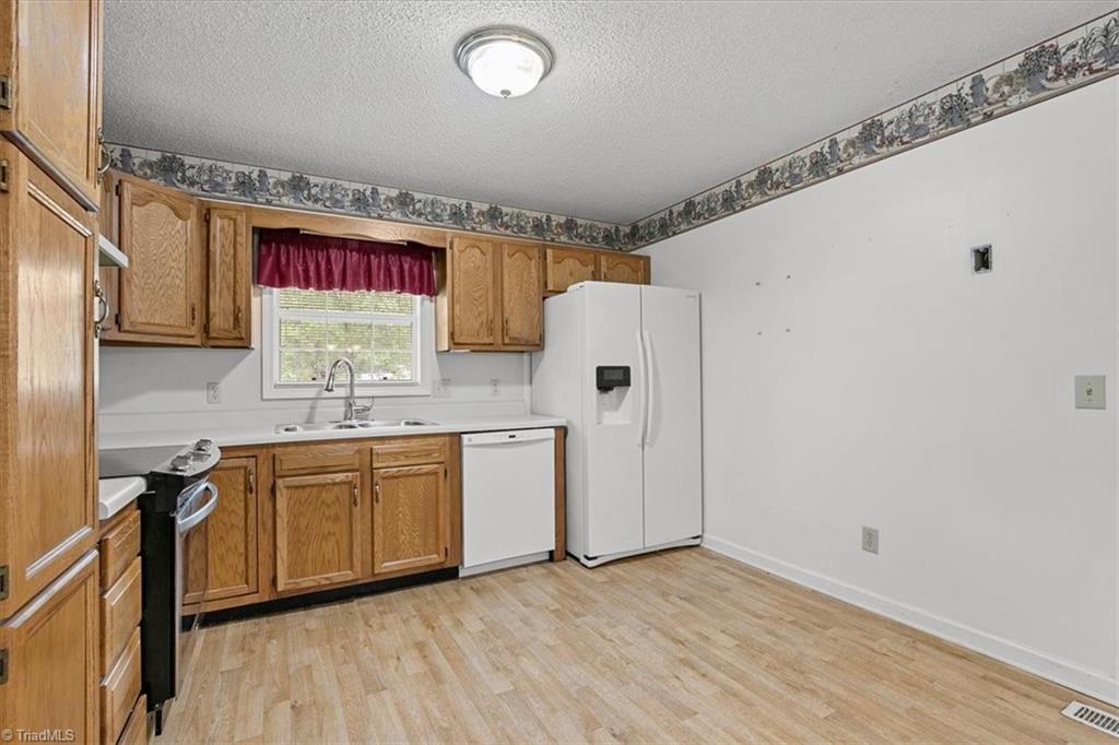 930 Liberty Road Archdale, NC 27263 - Photo 19 of 32 Gallery Image 19