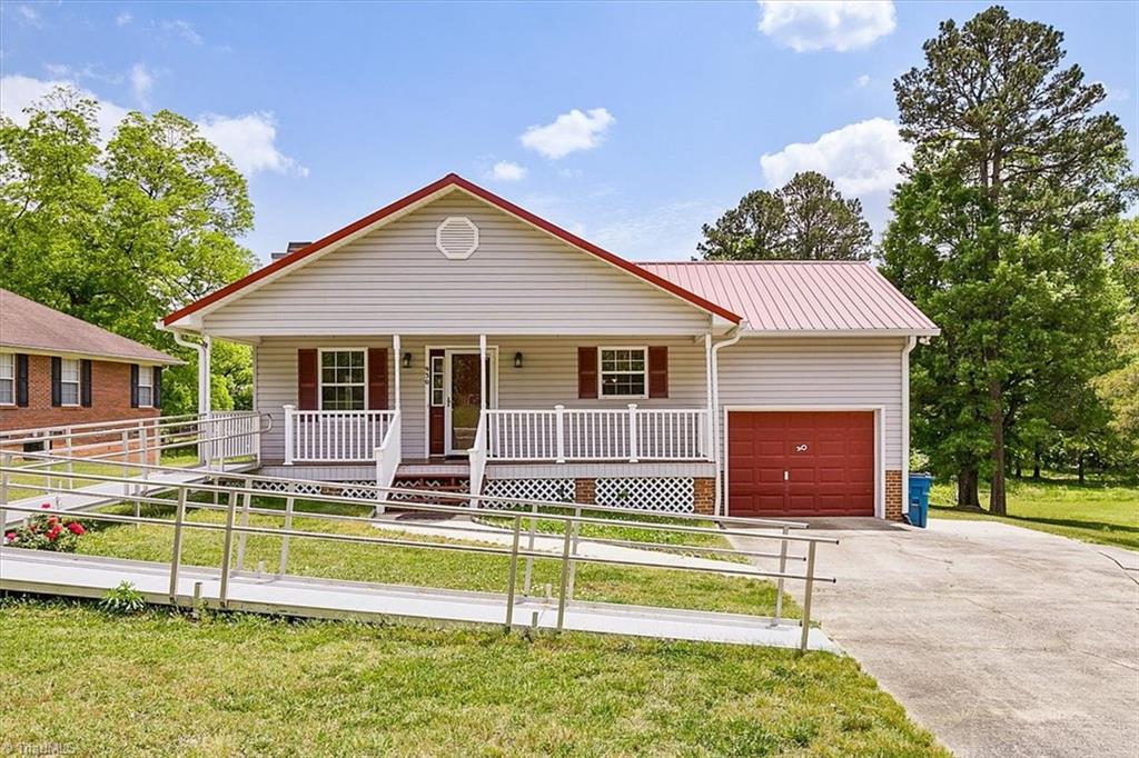 930 Liberty Road Archdale, NC 27263 - Photo 4 of 32 Gallery Image 4