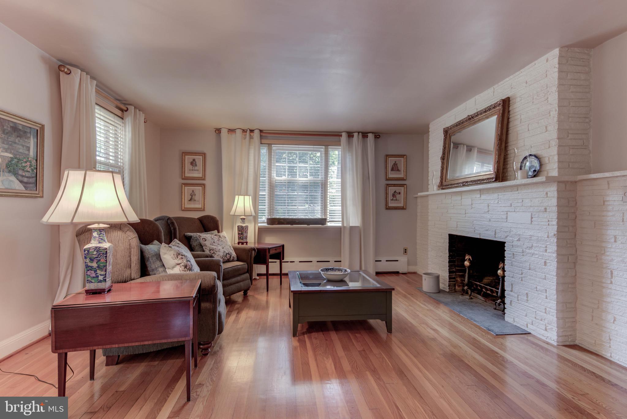 217 N Road Wilmington, DE 19809 - Photo 5 of 33 Living Room