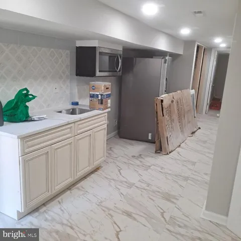 $1,100 | 566 Sentner Street, Unit B, Philadelphia, PA 19120