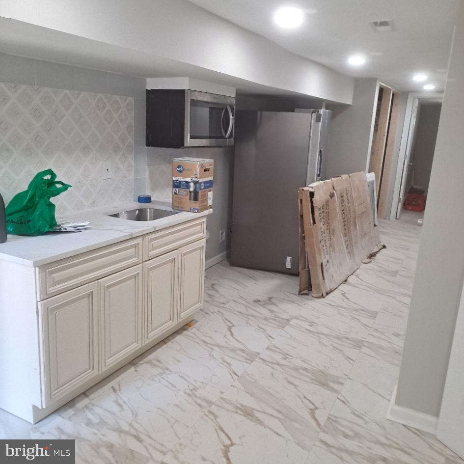 566 Sentner Street, Unit B Philadelphia, PA 19120 - Photo 2 of 8