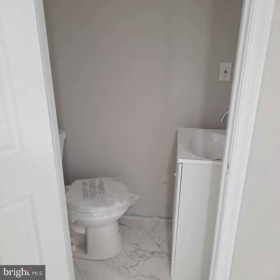 566 Sentner Street, Unit B Philadelphia, PA 19120 - Photo 7 of 8