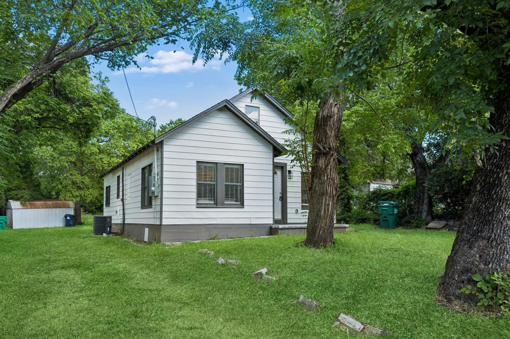 806 North Ruddell Street Denton, TX 76209 - Photo 3 of 26 a view of a house with a yard