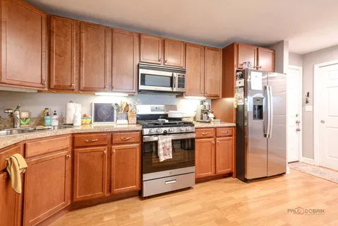 $189,900 | 300 Opatrny Drive, Unit 224, Fox River Grove, IL 60021