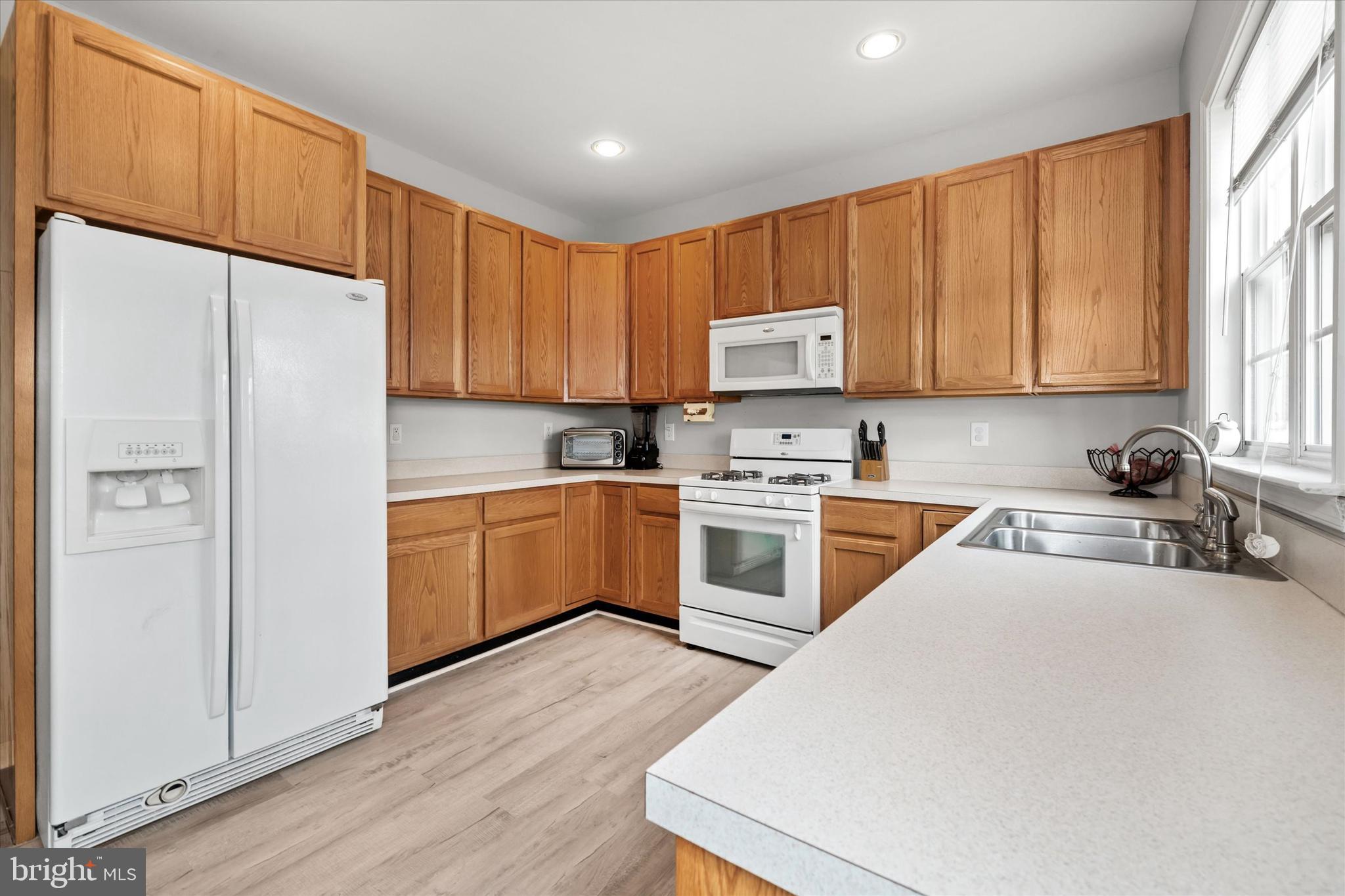 128 Springfield Circle Middletown, DE 19709 - Photo 9 of 22 a kitchen with a white cabinets and white appliances