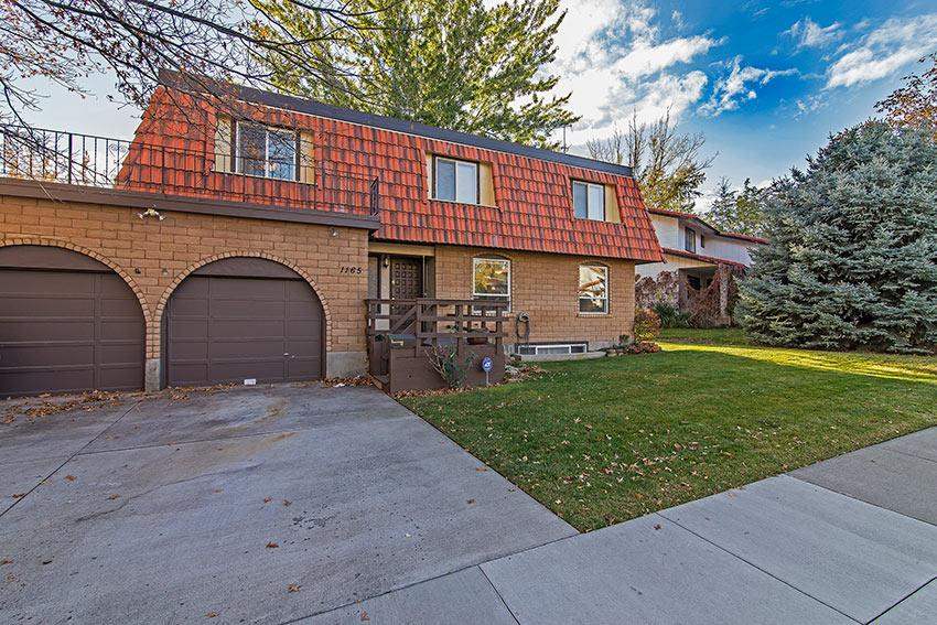 1165 Williams Avenue Reno, NV 89503 - Photo 1 of 1 a front view of a house with garden