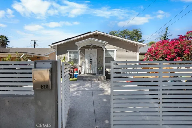 a view of a house with entertaining space