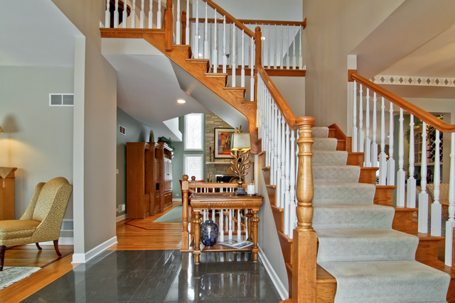 8840 Royal Drive Burr Ridge, IL 60527 - Photo 2 of 17