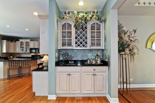 8840 Royal Drive Burr Ridge, IL 60527 - Photo 7 of 17