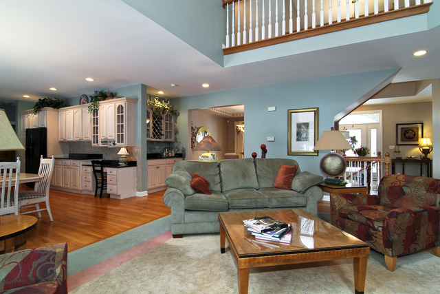 8840 Royal Drive Burr Ridge, IL 60527 - Photo 9 of 17