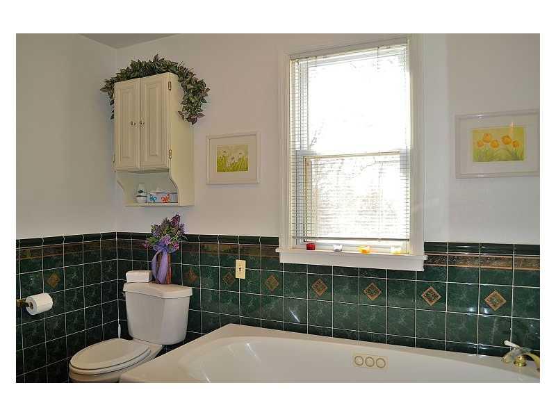 357 Goldsmith Road Pittsburgh, PA 15237 - Photo 12 of 25 Full Bath.