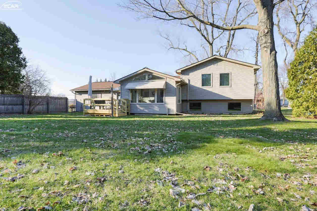 2289 Crane Road Fenton, MI 48430 - Photo 2 of 2