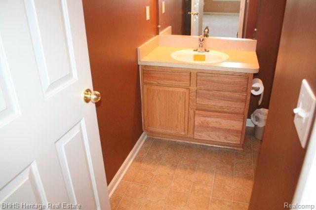 4221 Hampton Ridge Boulevard, Unit 138 Howell, MI 48843 - Photo 12 of 14 Bathroom