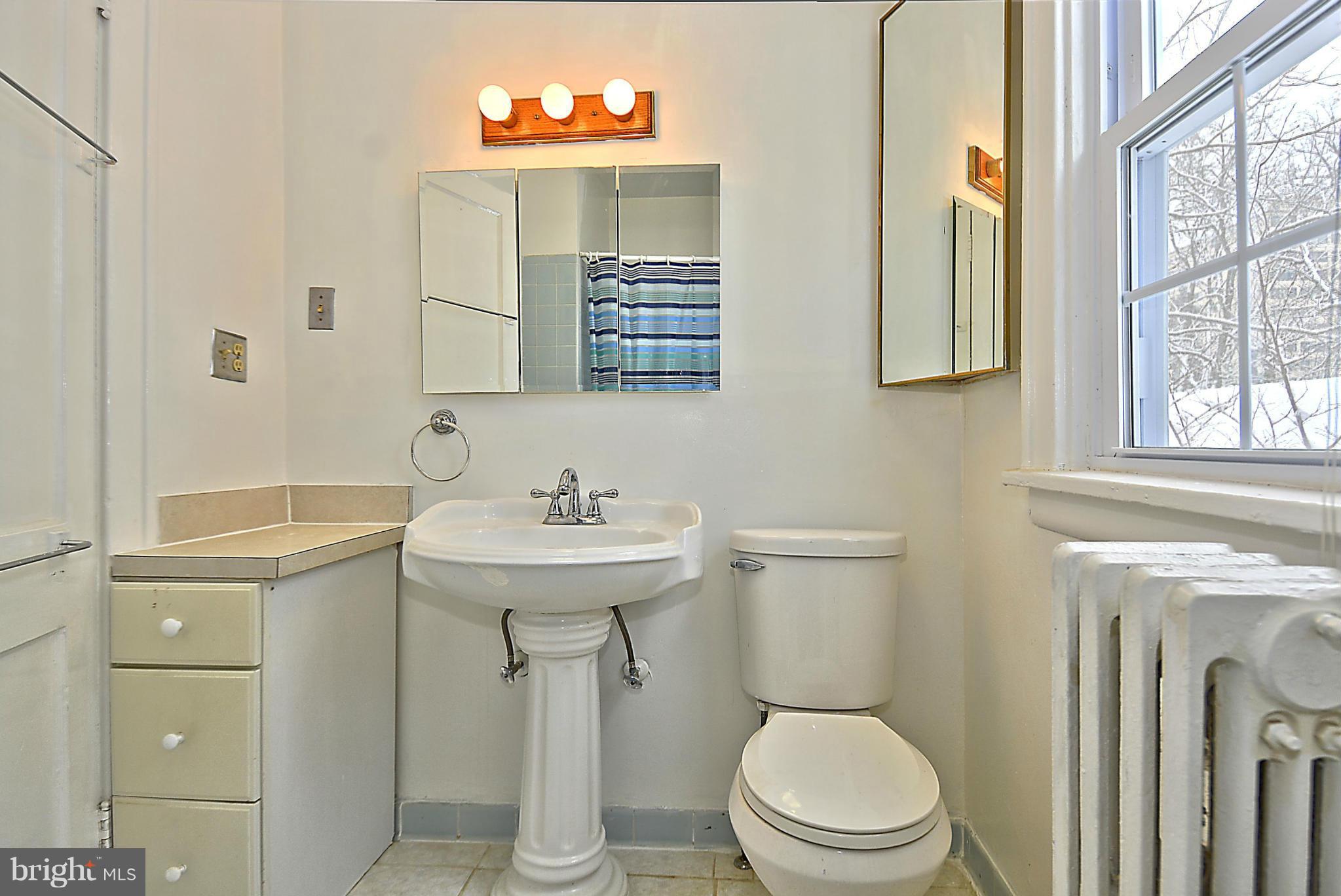 820 Bonifant Street Silver Spring, MD 20910 - Photo 17 of 30 Bath