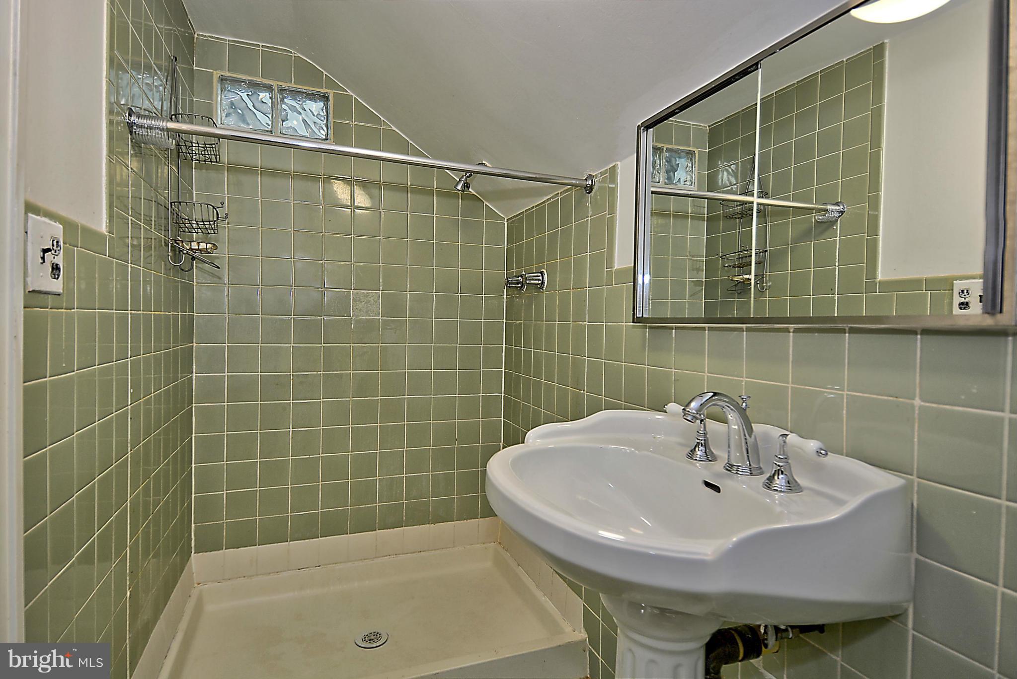 820 Bonifant Street Silver Spring, MD 20910 - Photo 21 of 30 Bath (Master)