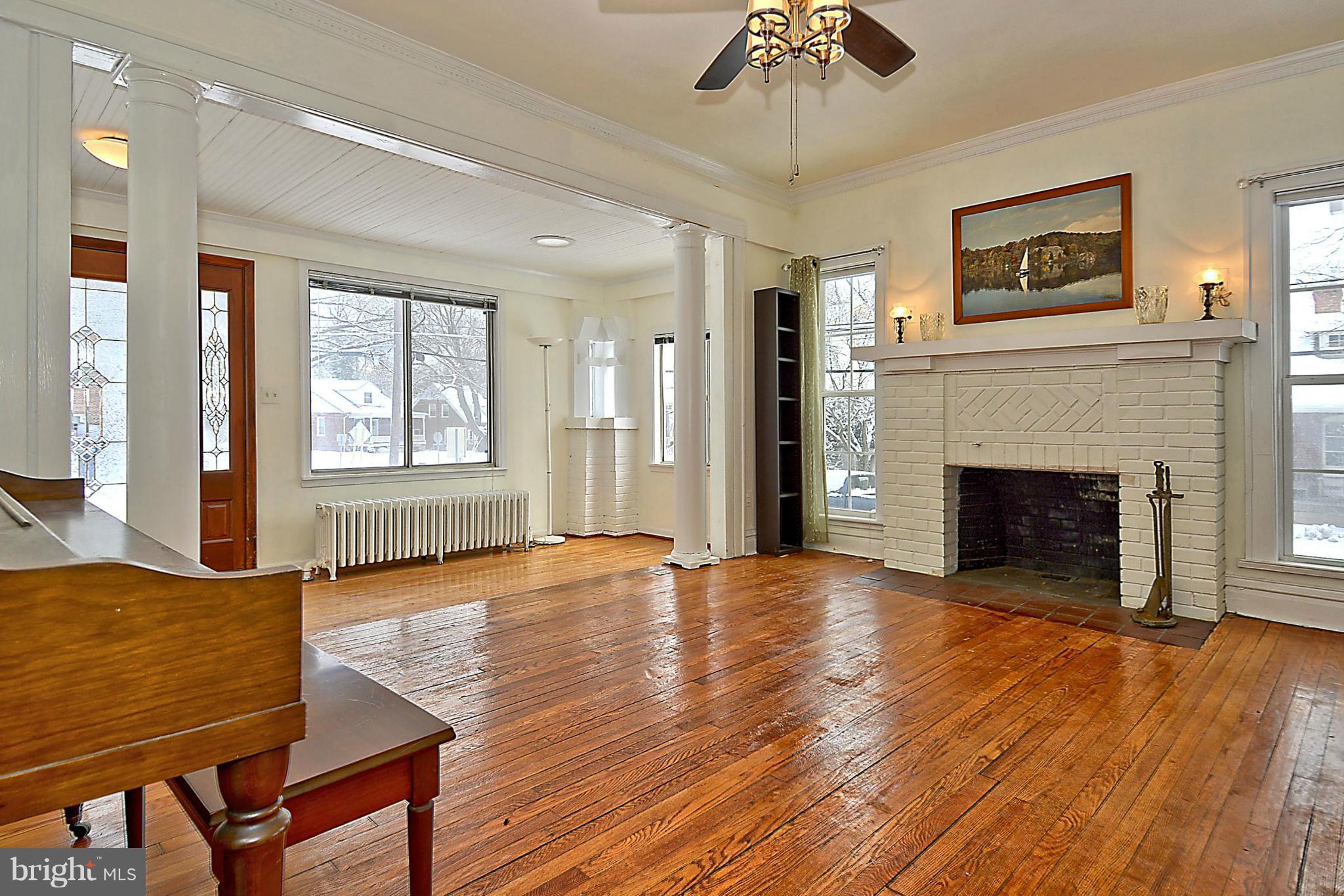 820 Bonifant Street Silver Spring, MD 20910 - Photo 7 of 30 Living Room