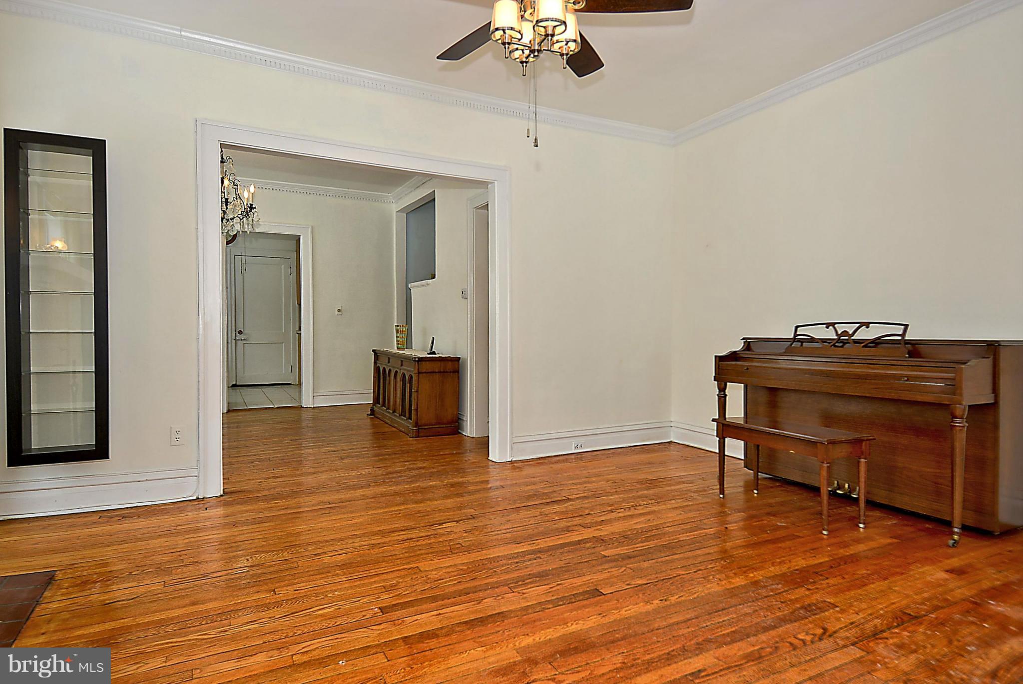 820 Bonifant Street Silver Spring, MD 20910 - Photo 8 of 30 Living Room