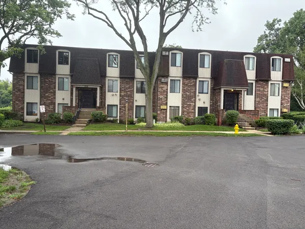 $2,000 | 835 Waterview Circle, Unit 5, Vernon Hills, IL 60061