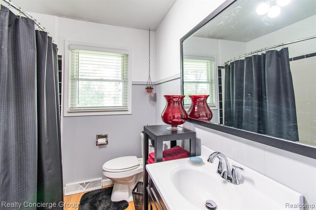 1475 Argentine Road Howell, MI 48843 - Photo 16 of 34