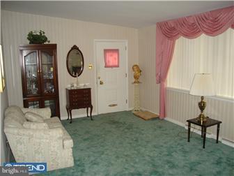 7721 Dungan Road Philadelphia, PA 19111 - Photo 2 of 6 Living Room