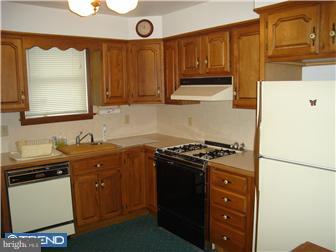 7721 Dungan Road Philadelphia, PA 19111 - Photo 4 of 6 Kitchen