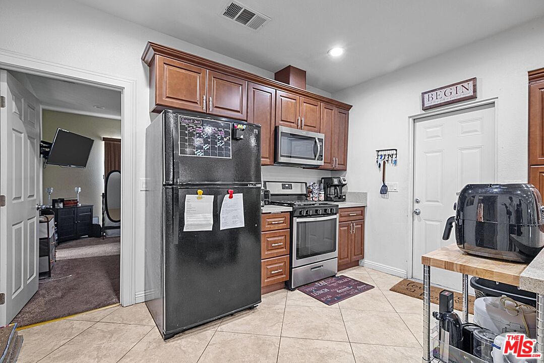 456 West Tichenor Street Compton, CA 90220 - Photo 11 of 22 Gallery Image 11