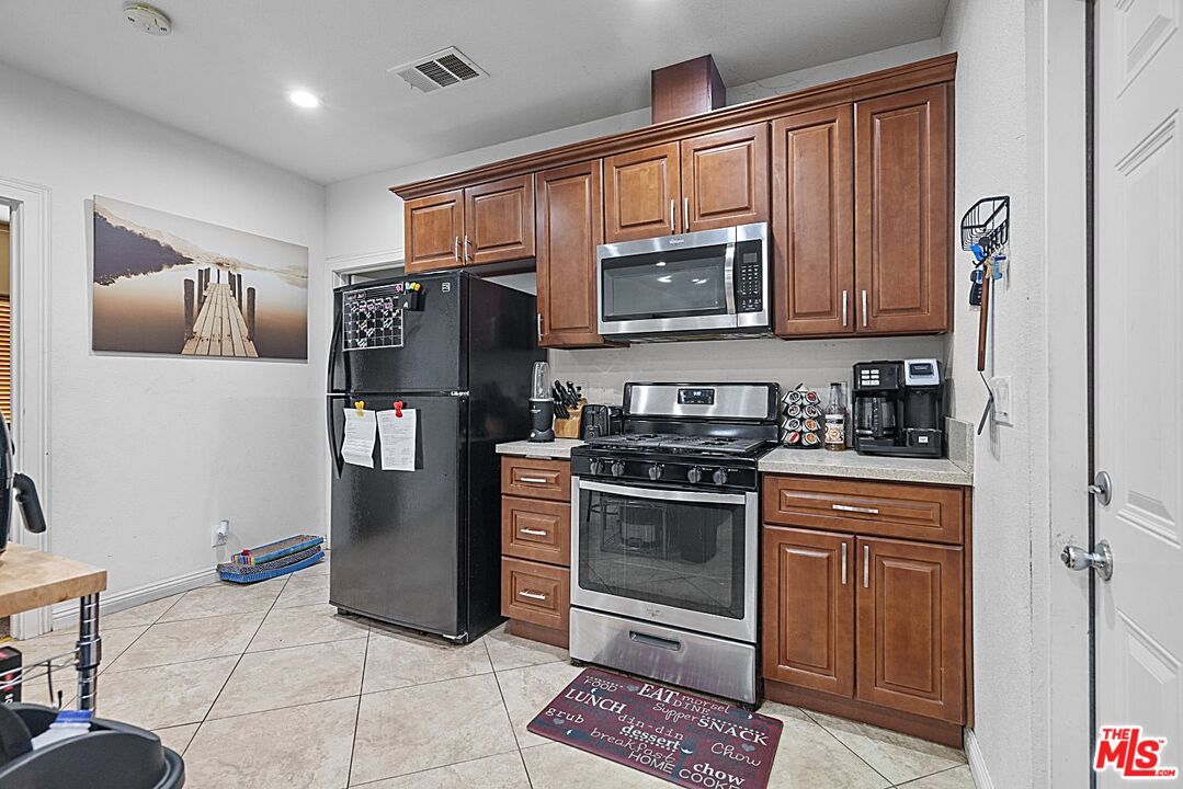 456 West Tichenor Street Compton, CA 90220 - Photo 12 of 22 Gallery Image 12