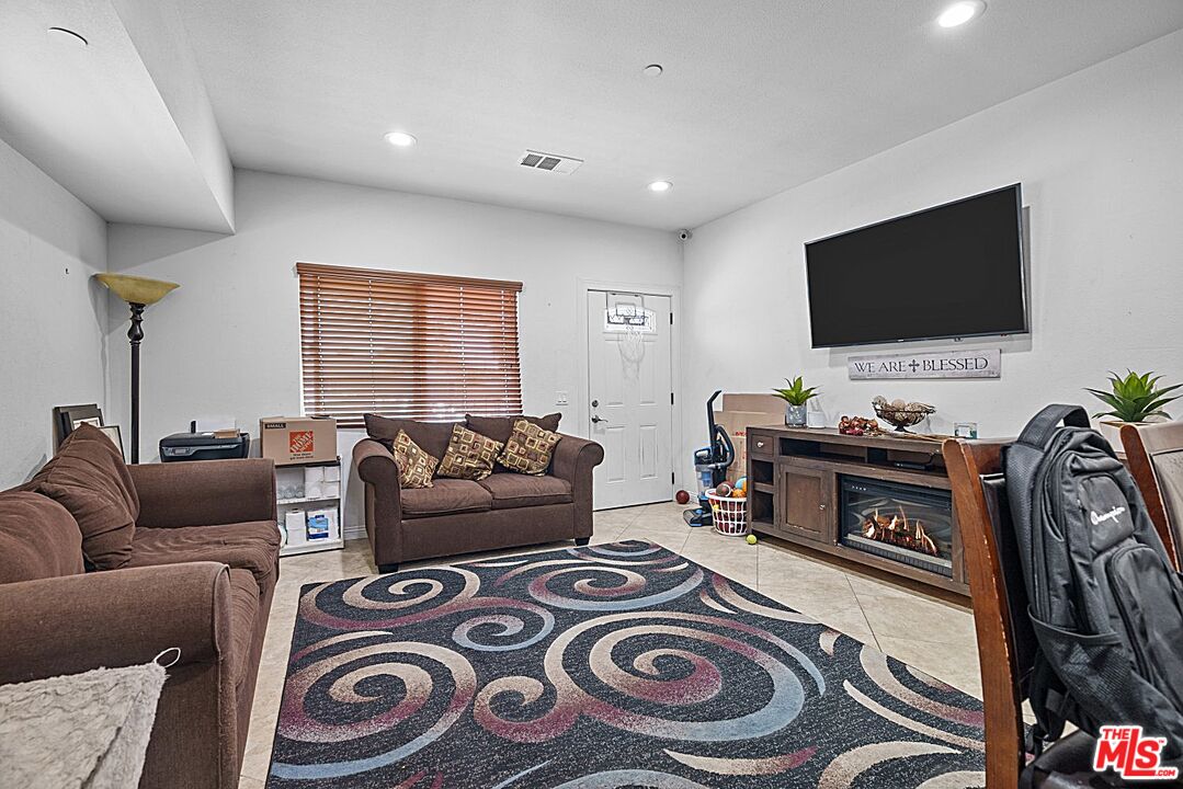 456 West Tichenor Street Compton, CA 90220 - Photo 8 of 22 Gallery Image 8