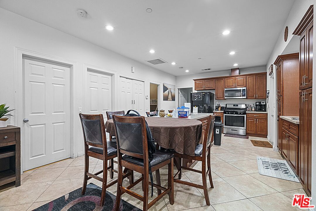 456 West Tichenor Street Compton, CA 90220 - Photo 9 of 22 Gallery Image 9