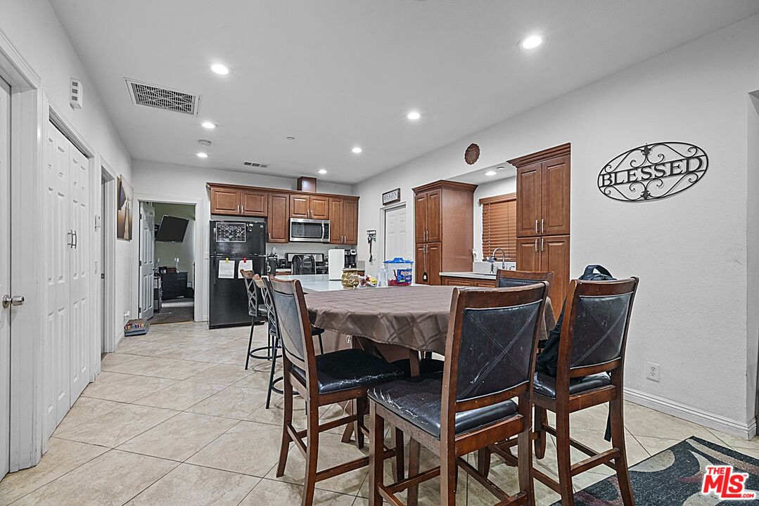 456 West Tichenor Street Compton, CA 90220 - Photo 10 of 22 Gallery Image 10