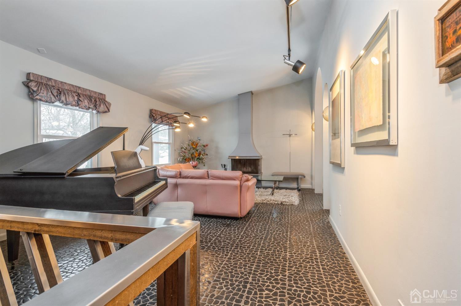9 Wilk Road Edison, NJ 08837 - Photo 2 of 33 Gallery Image 2