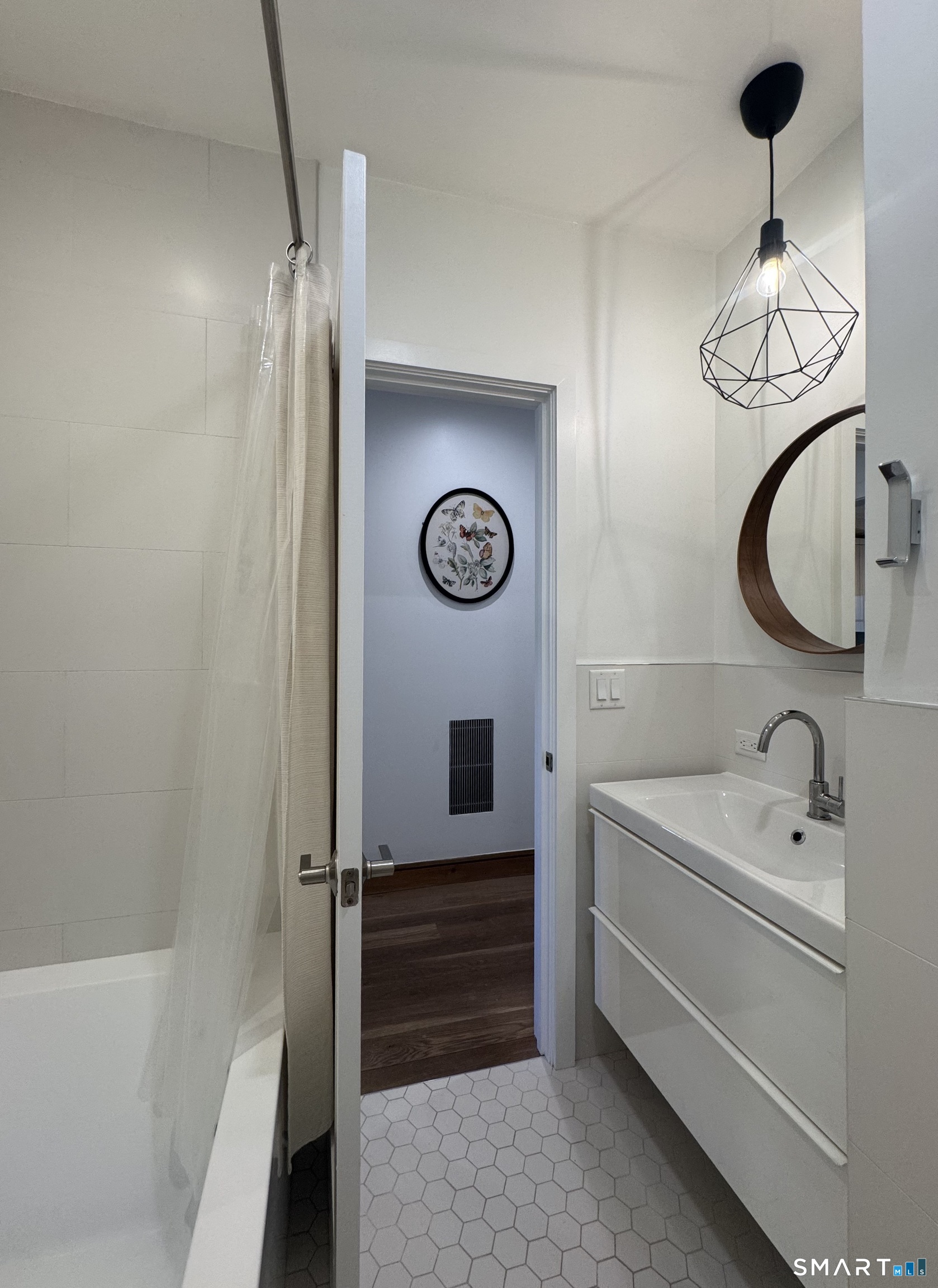 930 Cove Road, Unit 2 Stamford, CT 06902 - Photo 6 of 14 a bathroom with a sink a toilet and bathtub