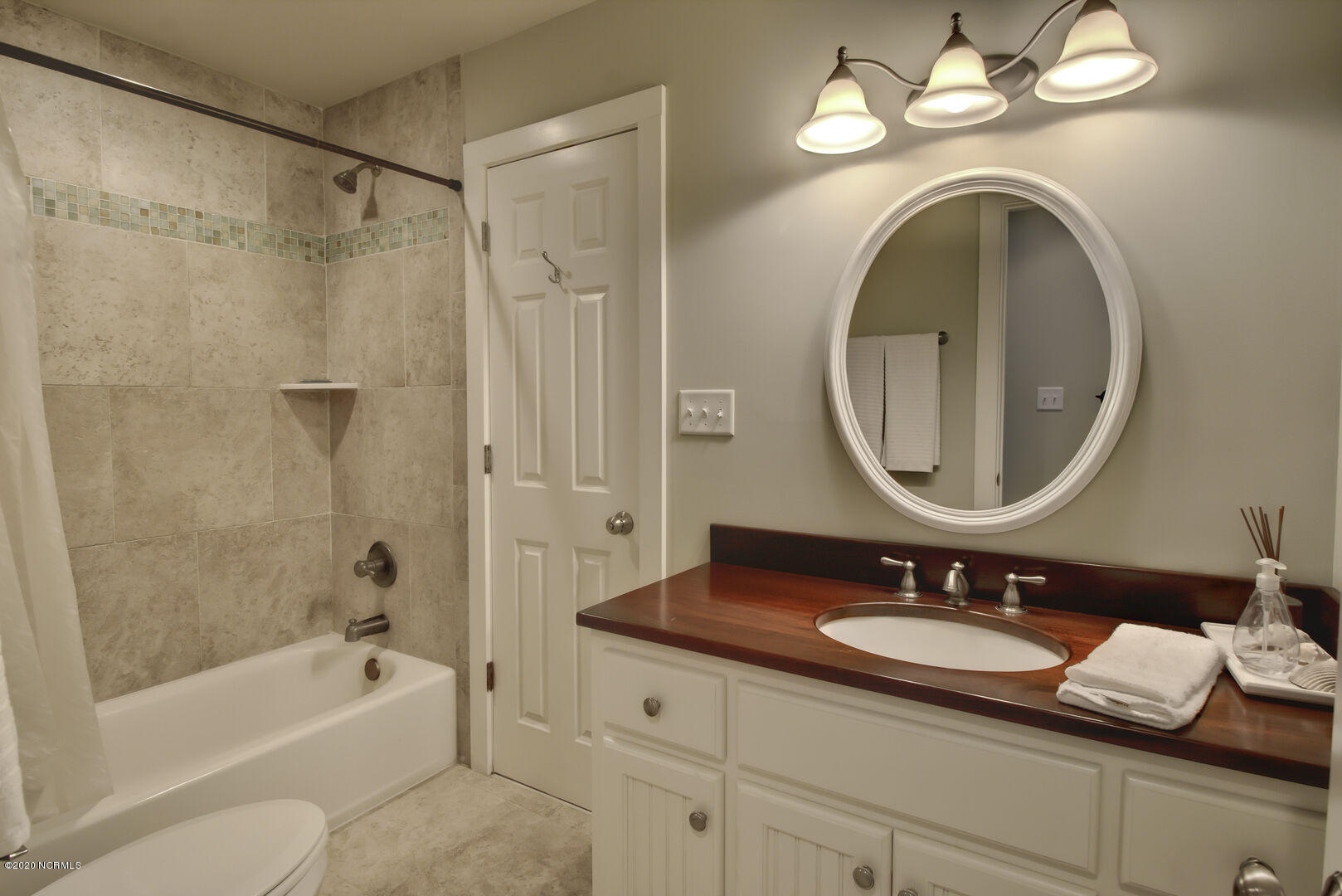 511 Neuse Village Road, Unit 5 Arapahoe, NC 28510 - Photo 15 of 20 15-Full Bath