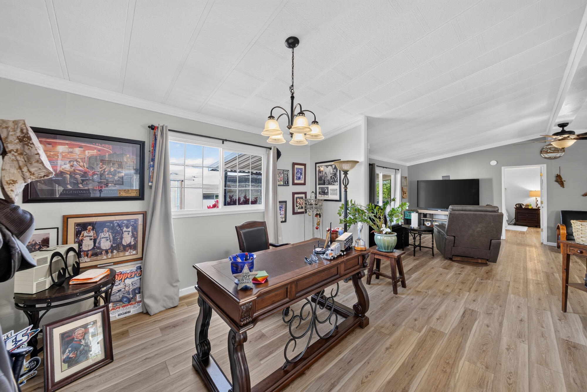 1077 Eagle Nest Road Redding, CA 96003 - Photo 11 of 34 1077 Eagle Nest Rd-12