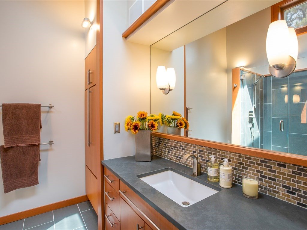 1521 East Overbluff Road Spokane, WA 99203 - Photo 11 of 20 Gallery Image 11