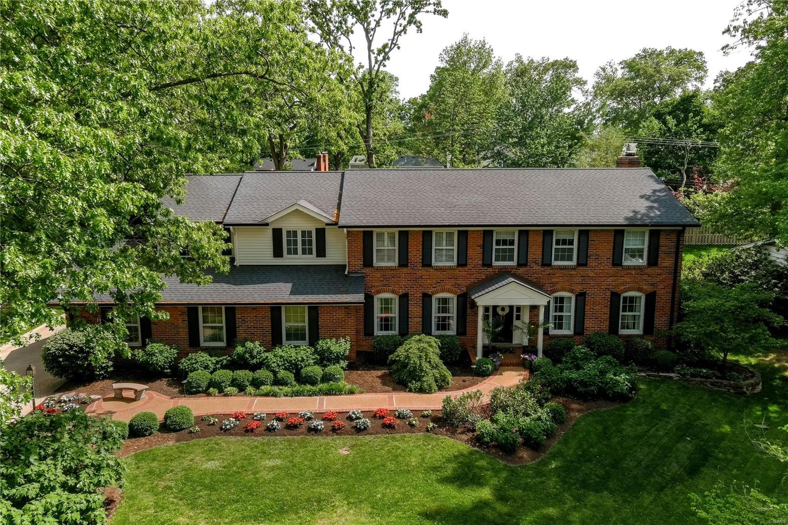 9878 Wild Deer Road St. Louis, MO 63124 - Photo 1 of 35 Gallery Image 1