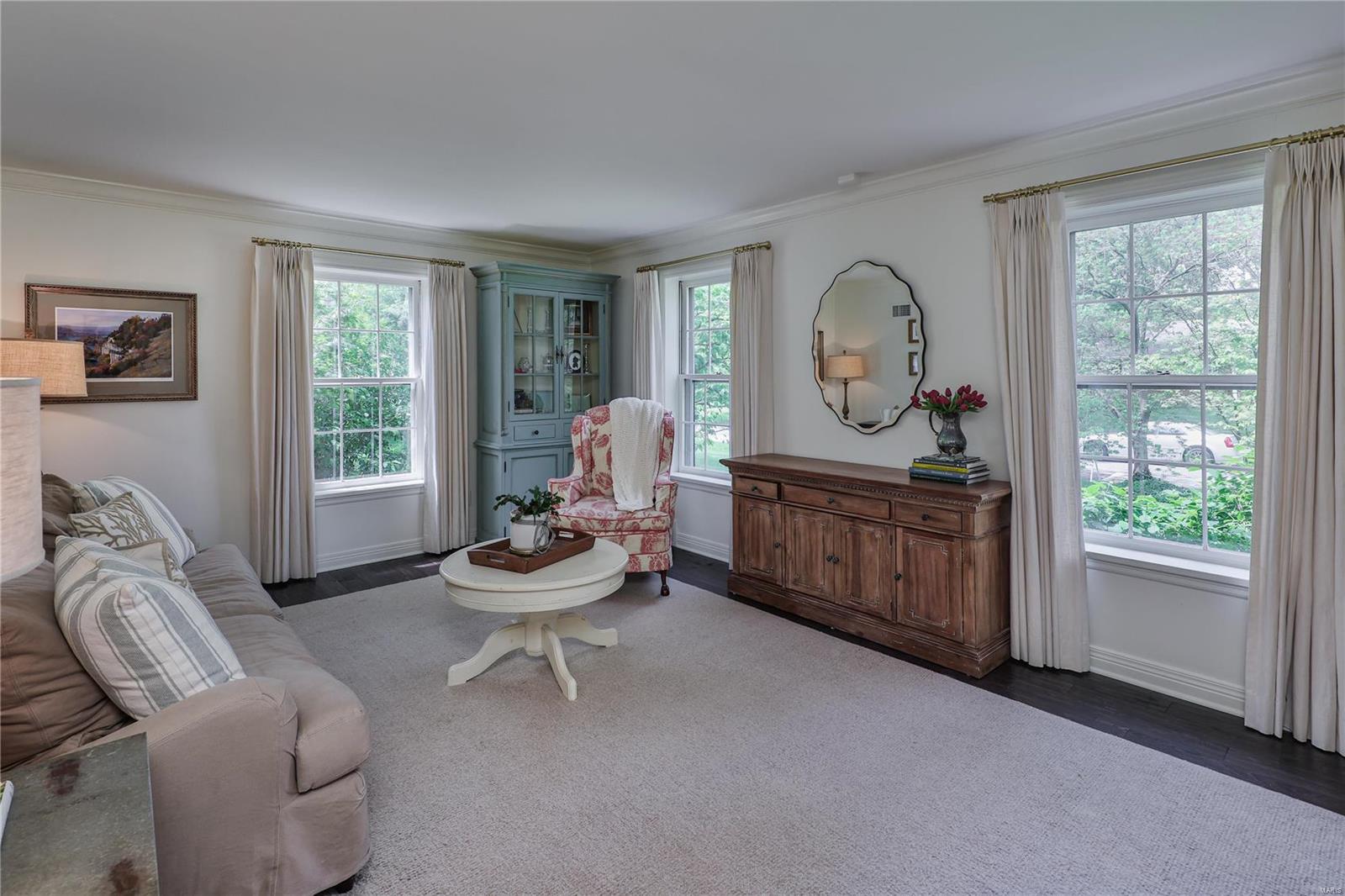 9878 Wild Deer Road St. Louis, MO 63124 - Photo 6 of 35 Gallery Image 6