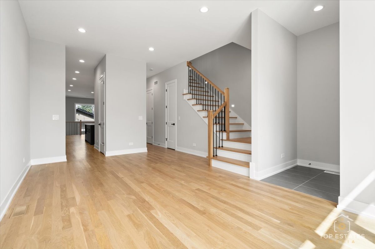 3262 S Hoyne Ave, Chicago, IL 60608 | Compass