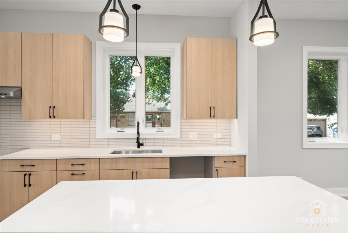 3262 S Hoyne Ave, Chicago, IL 60608 | Compass