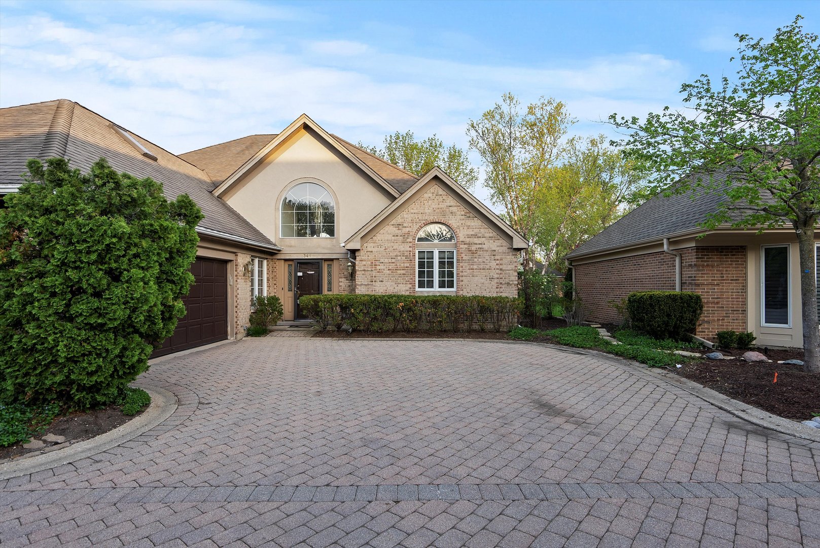 341 Rivershire Court Lincolnshire, IL 60069 - Photo 2 of 32 a view of a house with a yard